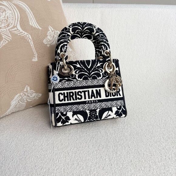 Dior Women Pre-Loved Bag Very Good Condition - Picture 6 of 9